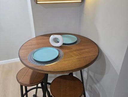 Pinehouse Apartamento | Cozy 2 bedroom basement with side entrance