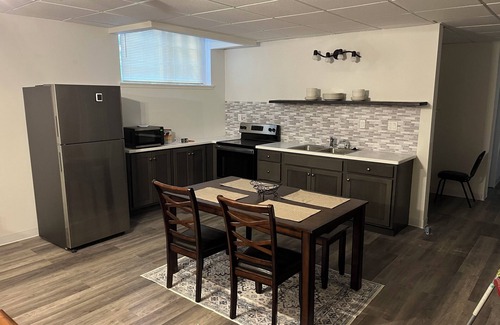 Speed Apartamento | Cozy 2-bedroom basement apartment in charming Memphis IN. with WiFi, office area
