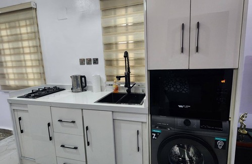 Mushin Casa | Cozy 2-bedroom bnb in beautiful Palmgrove Estate Ilupeju Lagos with AC & WiFi