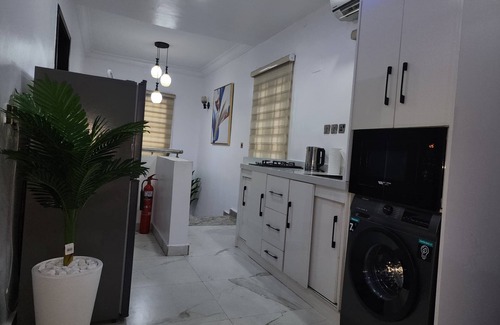 Mushin Casa | Cozy 2-bedroom bnb in beautiful Palmgrove Estate Ilupeju Lagos with AC & WiFi