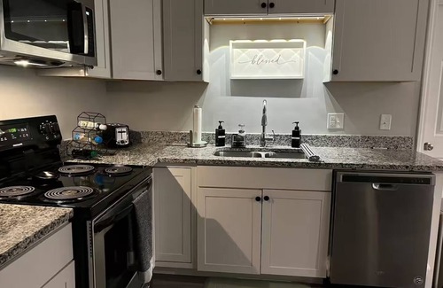 Forest Acres Casa | Cozy 2-bedroom bungalow with AC, WiFi in Columbia near Fort Jackson