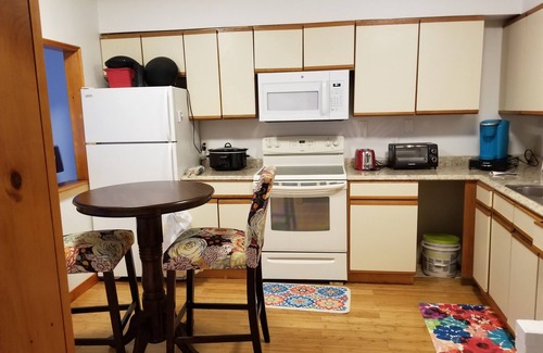 Berlin Casa | Cozy 2-bedroom bungalow, 10 minutes from beach, pet friendly