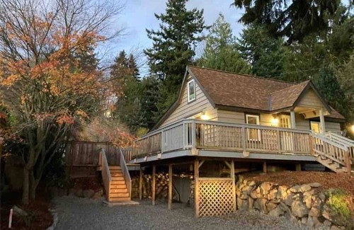 Tukwila Casa | Cozy 2 bedroom bungalow house in Tukwila close to airport, minutes from Seattle!