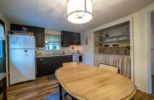Albrightsville Cabina | Cozy 2-bedroom cabin located in the heart of the Poconos!