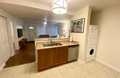 New Westminster Casa | Cozy 2 bedroom townhouse/parking on downtown New Westminster