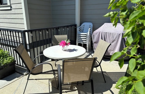 Lynn Valley Casa | Cozy 2 bedroom basement suite in North Vancouver