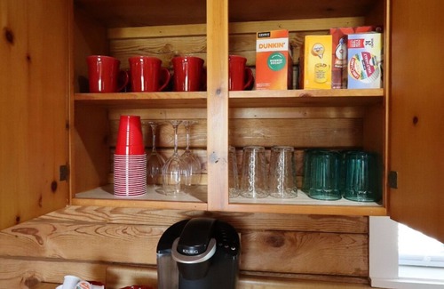 Inman Cabina | Cozy 2-bedroom cabin close to Interstates & Amenities-Boiling Springs, SC