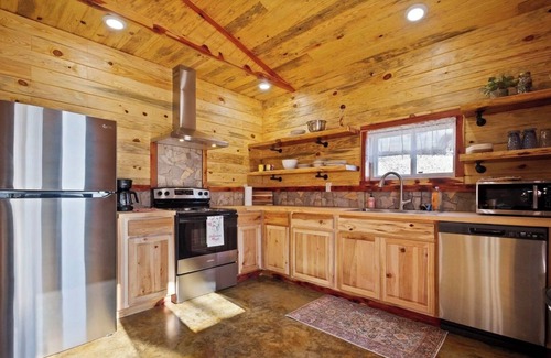Cotter Cabina | Cozy 2-bedroom cabin in cotter with beautiful river views!