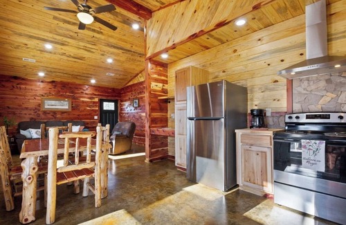 Cotter Cabina | Cozy 2-bedroom cabin in cotter with beautiful river views!