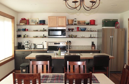 Cle Elum Cabina | Cozy 2-bedroom cabin with WiFi, AC in adorable Cle Elum