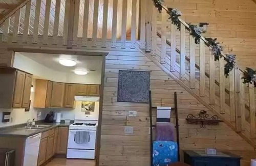 Warrens Cabina | Cozy 2 bedroom cabin with spacious loft perfect for the family