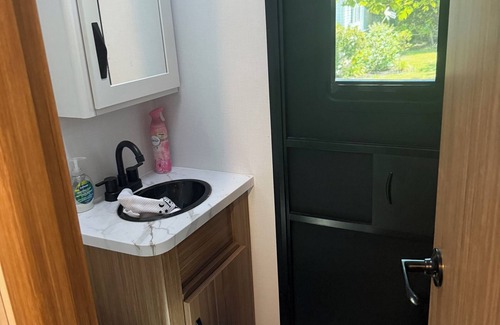 Edgecomb Casa | Cozy 2-bedroom camper close to boothbay