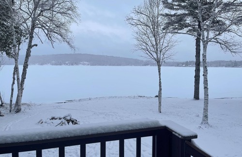 Portage Lake Chalet De Esquí | Cozy 2-bedroom chalet in welcoming Portage Lake with WiFi, AC