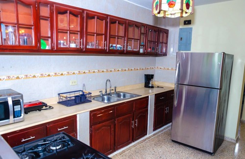 Bani Chalet De Esquí | Cozy 2-bedroom chalet in delightful Baní with WiFi, AC