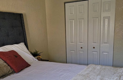 Garden Isles Apartamento | Cozy 2 bedroom close to beach and highway