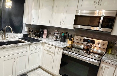 Glendale Condominio | Cozy 2-bedroom condo in amazing Glendale pool/ WiFi 5 min from Peoria Sprt Cmplx