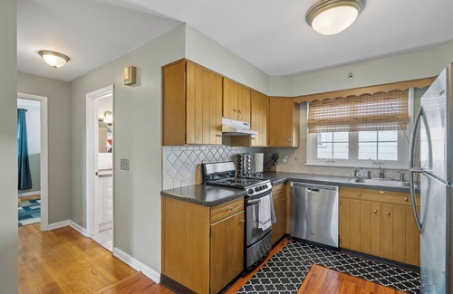 McKownville Condominio | Cozy 2-bedroom condo in serene Albany near Hospital, University, downtown Albany