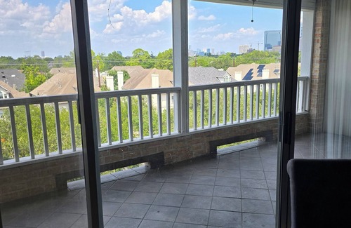 Texas Medical Center Condominio | Cozy 2-bedroom condo in charming Medical Center fully furnished