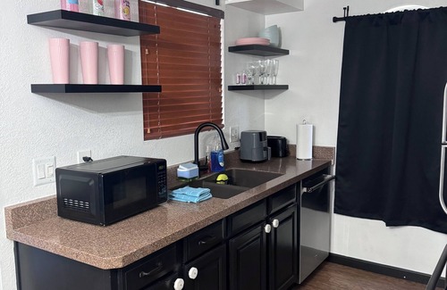 Desert Foothills Estates Condominio | Cozy 2-bedroom condo in welcoming Phoenix with WiFi, AC