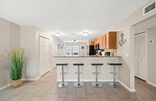 Gulf Gate Estates Apartamento | Cozy 2-Bedroom Condo in Prime Siesta Key Location