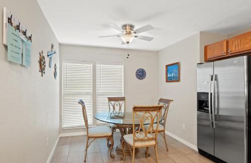 Gulf Gate Estates Apartamento | Cozy 2-Bedroom Condo in Prime Siesta Key Location