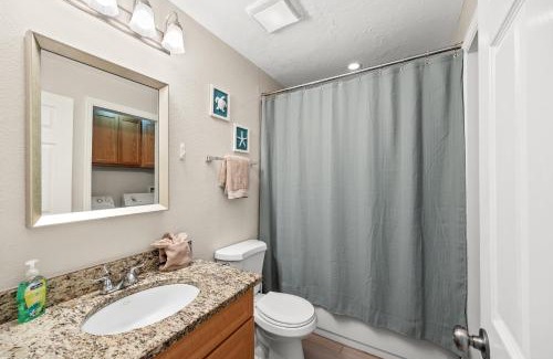 Gulf Gate Estates Apartamento | Cozy 2-Bedroom Condo in Prime Siesta Key Location