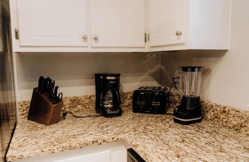 Charlotte Condominio | Cozy 2-bedroom condo in heart of Charlotte with AC, WiFi