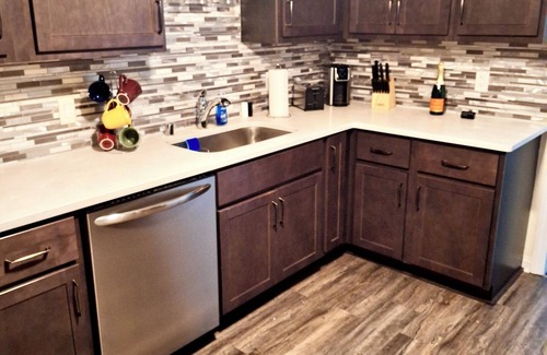 Elm Grove Condominio | Cozy 2-bedroom condo in pleasant Elm Grove with AC, WiFi