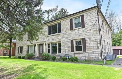 Elm Grove Condominio | Cozy 2-bedroom condo in pleasant Elm Grove with AC, WiFi