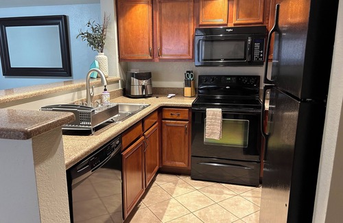 Glendale Condominio | Cozy 2-bedroom condo with AC, fitness room, WiFi in enjoyable Glendale