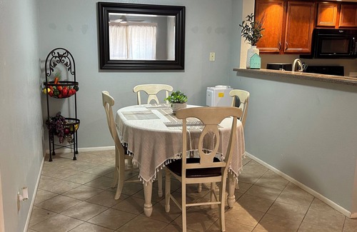 Glendale Condominio | Cozy 2-bedroom condo with AC, fitness room, WiFi in enjoyable Glendale