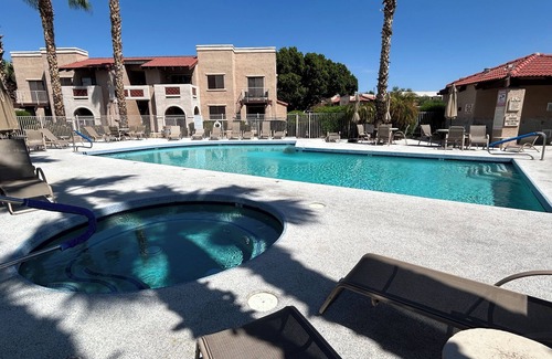 Glendale Condominio | Cozy 2-bedroom condo with AC, fitness room, WiFi in enjoyable Glendale