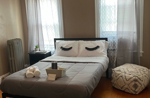 Brockton Apartamento | Cozy 2 bedroom conveniently located to all you need