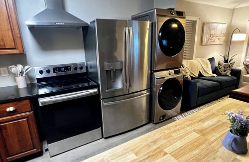 Southport Cabaña | Cozy 2-bedroom cottage with AC and WiFi in enjoyable Southport