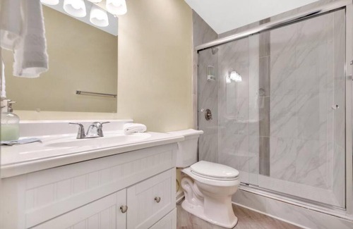 Charlotte Casa | Cozy 2 Bedroom Duplex In Charlotte, Jacuzzi, Sleeps 6 plus 2