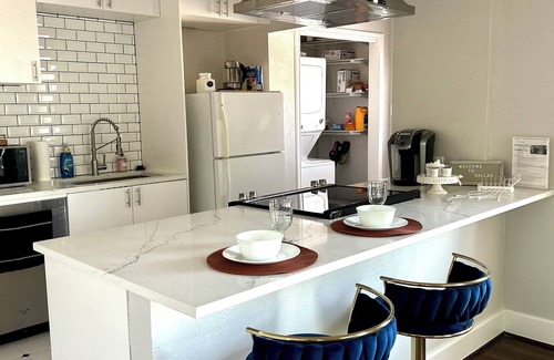 Kessler Casa | Cozy 2-bedroom duplex in quiet Kessler Park Bishop Arts with WiFi, AC