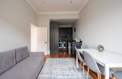 Belsize Park Apartamento | Brillante y cómodo Londres 2 cama plana (QCE)