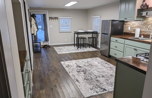 Beach Park Casa | Cozy 2 bedroom home with a study.