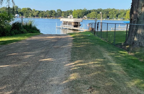 Edwardsburg Casa | Cozy 2 bedroom home with Public Lake access around the corner.