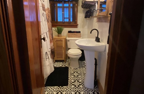 Haviland Casa | Cozy 2 bedroom home with your own parking. Can sleep 9