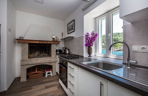Cove Murtar Villa | Beach front house La casetta di nonna Lea with Wi-Fi, TV and air conditioning...
