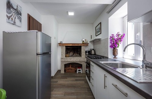 Cove Murtar Villa | Beach front house La casetta di nonna Lea with Wi-Fi, TV and air conditioning...