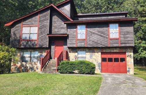Riverdale Casa | Cozy 2-bedroom house with AC and WiFi in College Park
