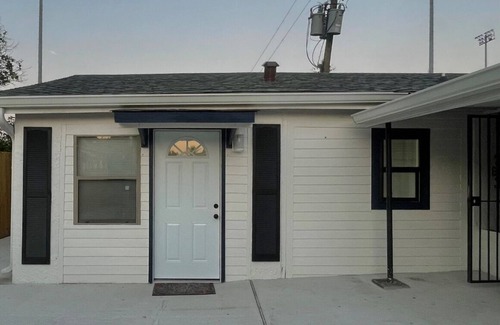 Behrman Casa | Cozy 2-bedroom house in beautiful New Orleans with AC, WiFi