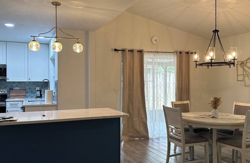 Lake Magdalene Casa | Cozy 2-bedroom house in pleasant Tampa with WiFi, AC