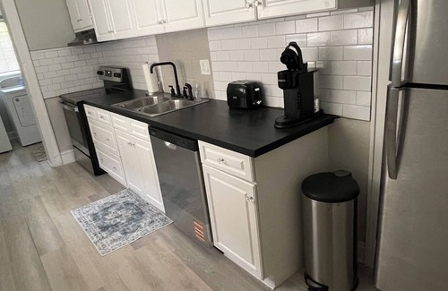 Westview Casa | Cozy 2-bedroom house that sleeps 7 with WiFi, AC in WestEnd Atlanta
