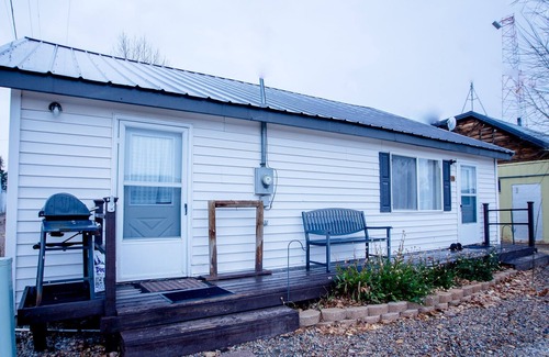Big Piney Casa | Cozy 2-bedroom house in charming downtown Big Piney.
