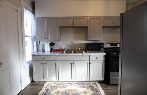 Pittsburgh Casa | Cozy 2-bedroom house with AC, WiFi, Free Parking in Pittsburgh