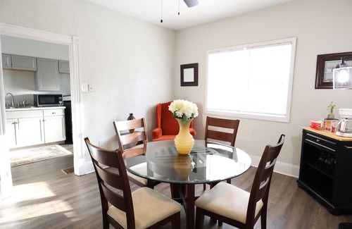 Pittsburgh Casa | Cozy 2-bedroom house with AC, WiFi, Free Parking in Pittsburgh