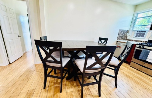 Jamaica Hills Apartamento | Cozy 2-bedroom in peaceful Queens with AC